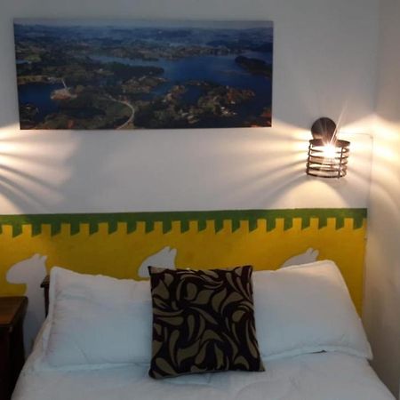 Hostel-Affordable Rooms With Private Bathroom San Juan Гуатапе Экстерьер фото